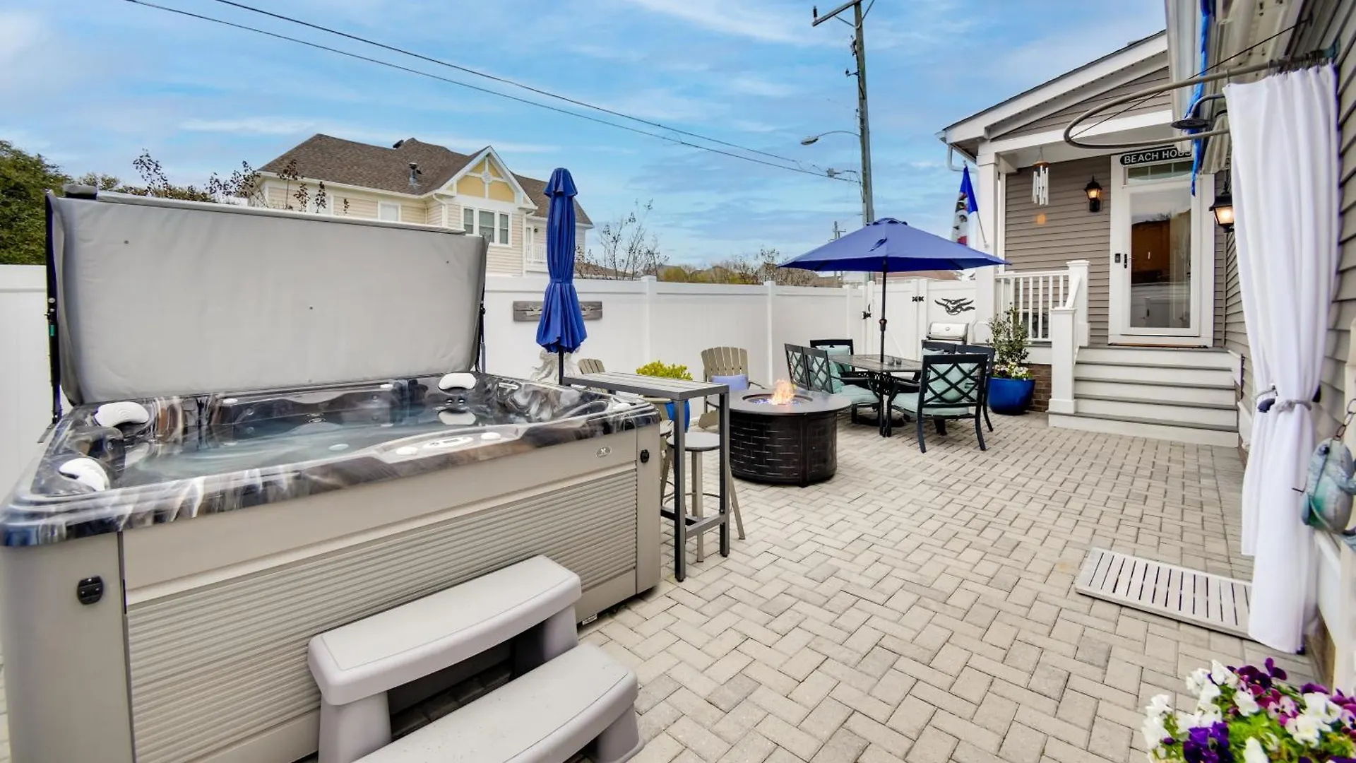 Spacious Norfolk Home With Private Hot Tub! contacts
